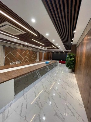 dòng tiền 2 tỷ/năm cho toà văn phòng view sông hàn trần hưng đạo với bề ngang 10m trục đường 30m