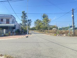 bán gấp 5,5 tỷ tt long hải khu dân cư xây dựng tự do không cần xin gpxd cách biển lh 3km