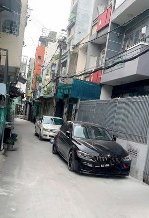 4 tầng xe hơi trong nhà - 1 căn ra mặt tiền.