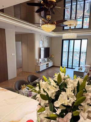 bán chcc view đẹp tại chung cư x2 đại kim. giá 8,25 tỷ diện tích thông thuỷ 123m2