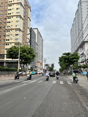 căn góc 90m2 ngang khủng 6m2 - ngay vincom nguyễn xí - cạnh rạch xuyên tâm - khu an ninh dân trí