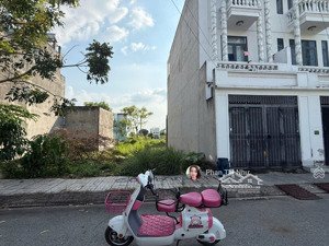 đất đẹp cao ráo _ đường nhựa 8m _ 4x15 shr full thổ _ xây tự do _ gần cv khủng long _ kdc hiện hữu