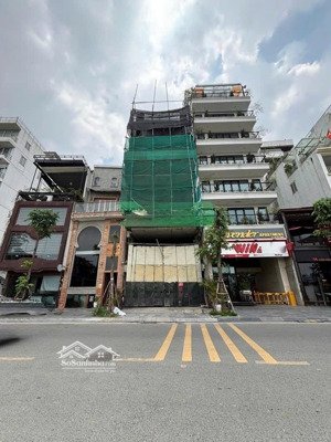 bán nhà mặt phố xuân diệu 220m2 , mặt tiền 10m, 4 tầng cho thuê 110tr/tháng vị trí đẹp kim cương.