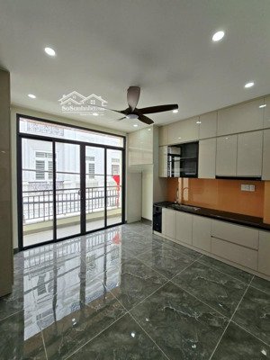 nhà mới tinh 5 tầng, 4pn, hẻm xe hơi lã xuân oai, gần chợ lò lu, giá 6.9tỷ