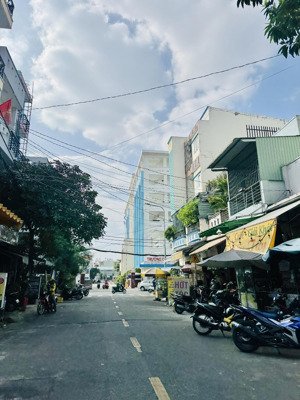 cặp giá tốt đường lê lâm dt: 8,6x18,5m (nhà cấp 4) - 18,5 tỷ