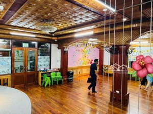 chủ định cư nước ngoài bán biệt thự dịch vọng thành thái 306m2 , 5 tầng - 95tỷ