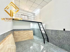 căn hộ siêu xinh diện tích siêu to gác cao qua đầu