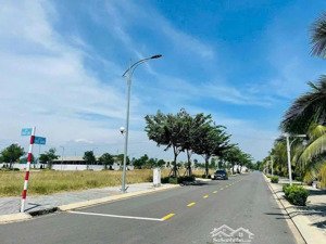 vị trí đẹp-ngay trung tâm đầy đủ tiện ích-sổ sẵn -full thổ cư-chỉ 1ty đã sở hữu liền tay