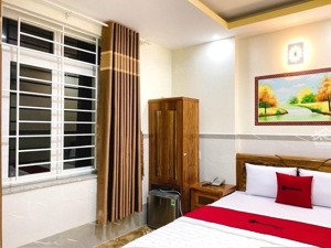 bán gấp khách sạn 7 tầng thu nhập 180tr/tháng