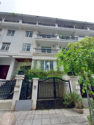 chính chủ cho thuê nhà kđt dịch vọng.diện tích 110m2 x 5 tầng. giá 35tr