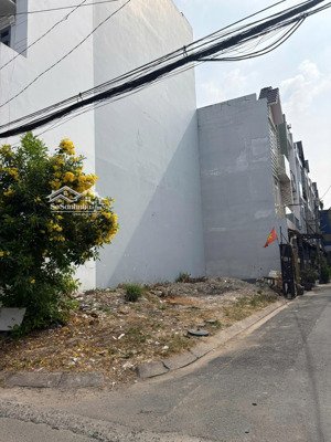 cả khu phố còn đúng 1 lô góc 2 mặt tiền không lộ giới bên hông. dt 4.9x16, giá 6 tỷ 350