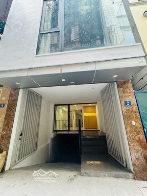 cho thuê nhà ngõ 12 đỗ quang,cầu giấy,55m * 6 tầng 1 hầm,thông sàn,giá 35 triệu,lh 