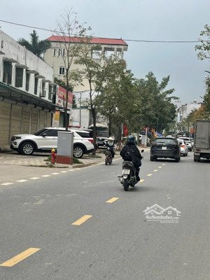 lô góc 70m2 đẹp gần trung tâm thị trấn cách ql3 vài trăm mét vị trí đắc địa ở cực sướng,