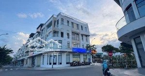cho thuê căn góc shophouse 3 mặt tiền nguyễn sinh sắc