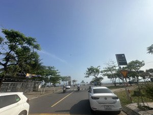 hàng hiếm bán nhà mặt tiền trần đình tri gần biển đối diện chợ lớn nhất quận liên chiểu