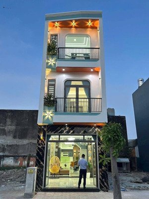 bán nhà hoàn công thuận an bình dương cũ cách trung tâm tp hcm 18km