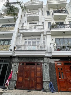 bán nhà khu vip lê trọng tấn hẻm nhựa 8m dt 4,5x13 có 5 tấm đẹp giá chỉ 8,2 tỷ