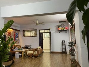 cần bán nhanh căn cccc tòa sky light, 125d minh khai, dt 100m2, 2pn, 2wc, 2 ban công, tầng trung.