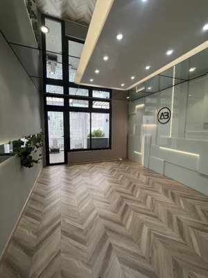 cho thuê nguyên căn. xe oto đậu trong nhà.phường tân định.quận 1.(dt.4x16 ) 2 lầu.36tr.