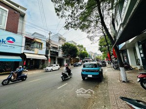 cho thuê nhà 3 lầu 1 lửng mặt tiền nguyễn thị minh khai (có nội thất) - 16.5tr/ tháng