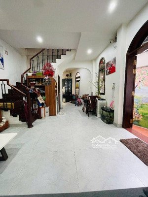 bán nhà hoàng văn thụ-48m-dòng tiền 15tr- ngay vòng xoay lăng cha cả-3 tầng-3 phòng ngủ- phường 2