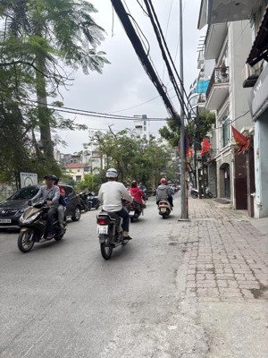 bán nhà trung tâm ba đình 38m 5 tầng giá chào 9.5 tỷ nhà mới ở ngay full nội thất gần hồ điều hoà