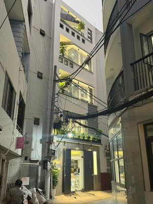 căn duy nhất! ngang khủng gần 6m ngay phan đăng lưu, pn-5,5x10m- 4 tầng, 2 góc mặt thoáng, 13.5 tỷ