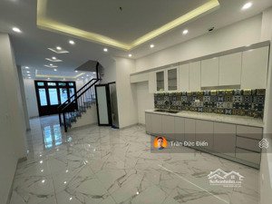 bán nhanh 30m nhà 4,5 tầng tổ 13 thạch bàn, mặt tiền đẹp 5m, trước nhà thoáng tầm nhìn, ngõ riêng