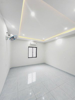 cho thuê nhà 4 tầng mt đường lê đình lý, điều hòa đầy đủ, nhà mới đẹp