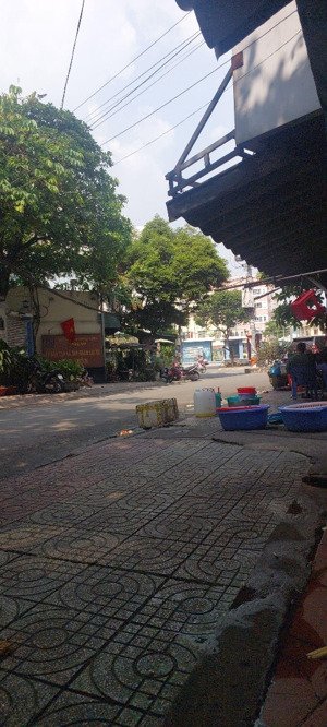 nhà bán mtnb bàu cát - trương công định
- diện tích: 4x20m. sổ vuông vức.khu dân trí cai