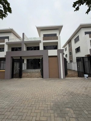 bán biệt thự đường 25m, giá 110.66 triệu/m2