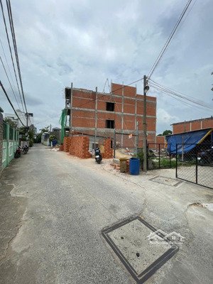 siêu phẩm lô góc vị trí vàng sát quận 12 giá 4.99 tỷ.