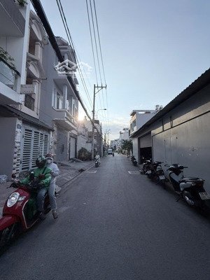 bán đất cách đại học công thương 300m phù hợp xây căn hộ dịch vụ