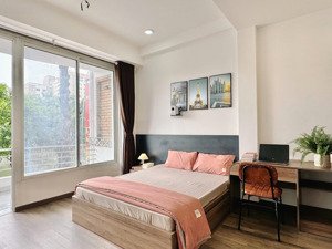 căn hộ ban công rộng 50m2 - đầy đủ nội thất có ban công - trần hưng đạo - gần đại học y dược quận 5