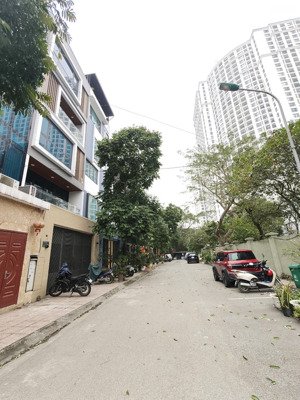 cho thuê nhà nguyên căn làm văn phòng, kho xưởng, diện tích 90m2 thông sàn x 5 tầng, vỉa hè, ô tô