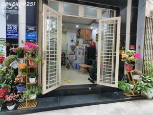 Cho thuê nhà đẹp 1 trệt + 3 lầu phường Chánh Hưng, HCM, DT 31,5m2, giá 11tr/tháng