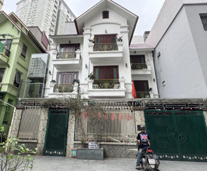 bán gấp biệt thự xa la hà đông 130m*11m mt*3tầng kinh doanh rất đẹp full nội thất 28.6 tỷ