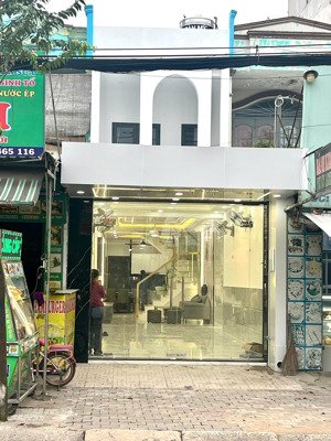 bán gấp mặt tiền sầm uất, vừa ở vừa kinh doanh, đường to 20m, nội thất cao cấp