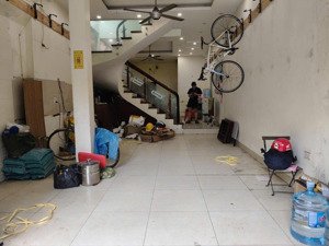 cho thuê nhà liền kề tại khu đô thị văn phú hà đông hà nội, dt 70 m x4 tầng giá 16 tr có đồ cơ bản