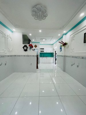 cần bán gấp nhà khu vip phan xích long 50m2, 3 tầng 3pn kiên cố, dọn vào ở ngay