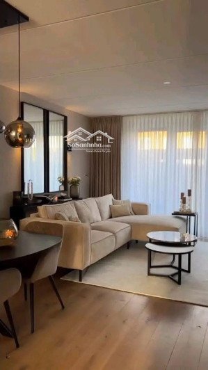 chủ nhà kẹt tiền cần bán tại chcc botanica premier. 70m2 2pn. lh em qua: 