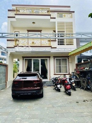 bán biệt thự sân vườn nguyễn thị minh khai - dt 243m2 giá chỉ 19 tỷ - bt mới đẹp gần biển bãi sau