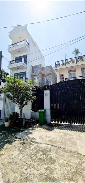 nhà 3 tầng, 110m (5x21) đường 3, bình trưng đông, q2(7tỷ490)