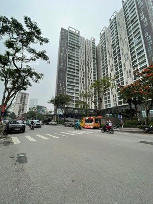 nhà mặt phố - trần kim xuyến - cầu giấy. 160m2 5 tầng. mặt tiền 9m. đường rộng, phố ẩm thực