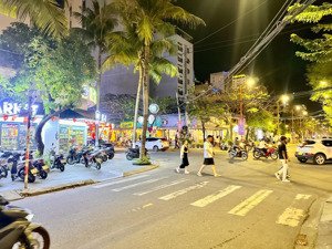 hàng hiếm: 165m2. mặt tiền lê quang đạo. được xây 12 tầng. sát nguyễn văn thoại. giá tốt