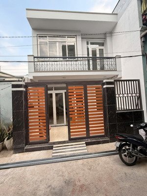 giảm 100 triệu - giá mới 4.8 tỷ 5,6m x 13,1m.
hiếm nhà đang xây mới 2 lầu hẻm xe hơi