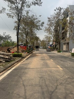 chính chủ gửi bán lô 70m hướng tây bắc giá đầu tư cực tốt vị trí đẹp, đường rộng, pháp lý rõ