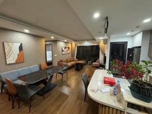 em có căn hộ 3 phòng ngủ, 99m2, nội thất đầy đủ cần bán nhanh giá 8.15 tỷ