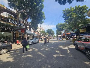 bán lô góc 2 mặt tiền đường 10m5 bà huyện thanh quan, đối diện chợ bắc mỹ an