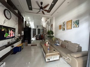 cho thuê nhà 3 tầng 4pn kiệt 3m trần cao vân, có giếng trời